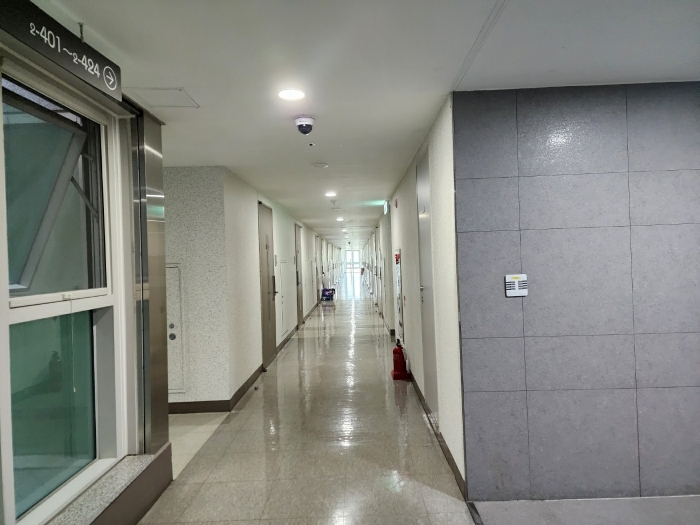 4층 복도 전경