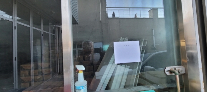 전유세대 출입문(365브레드)(현황조사 안내문 부착)