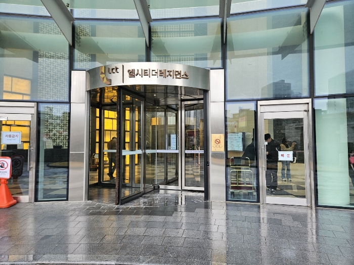 본건 출입구 전