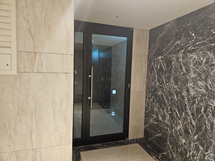 본건 현관 전경