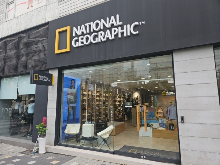 본건 상가 출입문