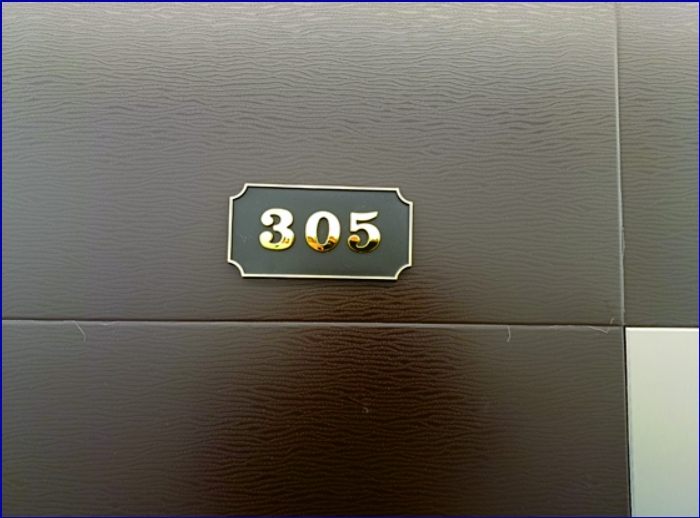 본건 건물 3층 305호