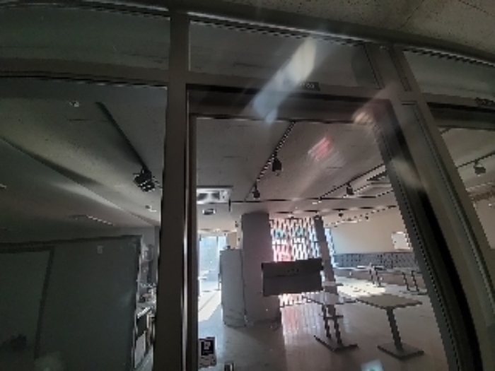 비103호 상가출입문