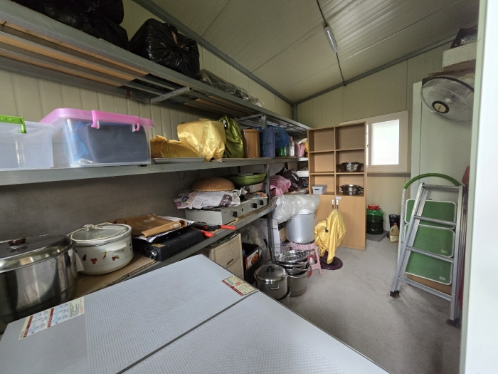 제시외 건물 ㉤ (창고) - 내부