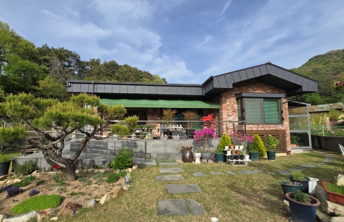 본건 기호 (3) 건물 전경 (서측에서 촬영)