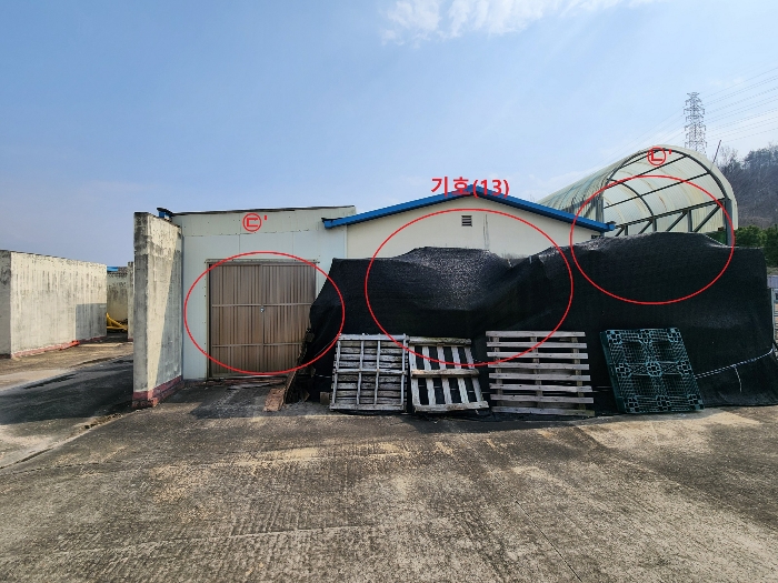 건물 기호(13) 전경 및 제시외 물건 ㉡