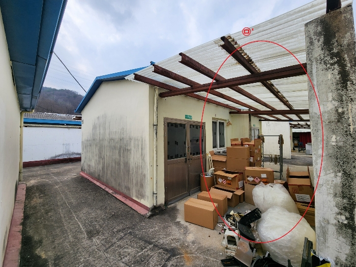 건물 기호(10) 전경 및 제시외 물건 ㉤