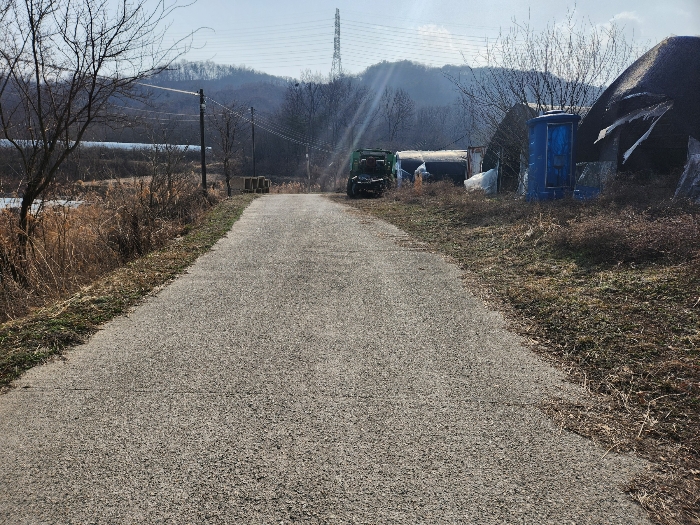 토지 기호(1) 북동측 전경(공장 진입로 부분)