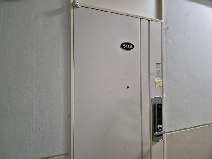 본건(504호) 출입문