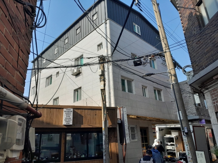 본건 건물 전경(북동측에서 촬영)