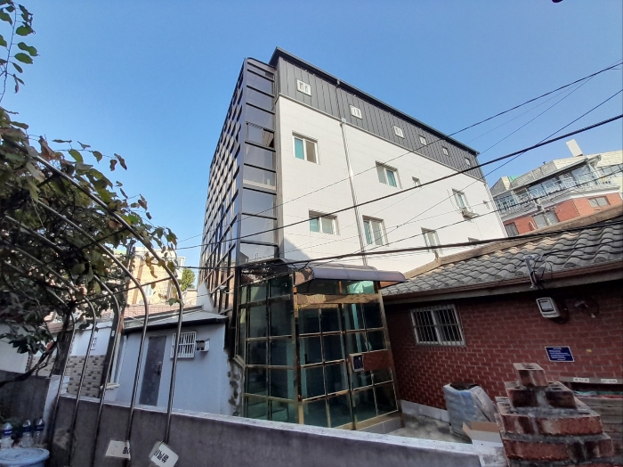 본건 건물 전경(남서측에서 촬영)