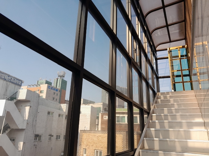 본건 계단실 전경