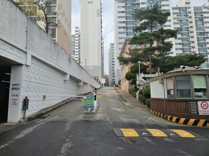 [ 대상단지 주출입구 전경 ]