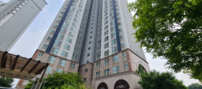 1동 건물의 전경
