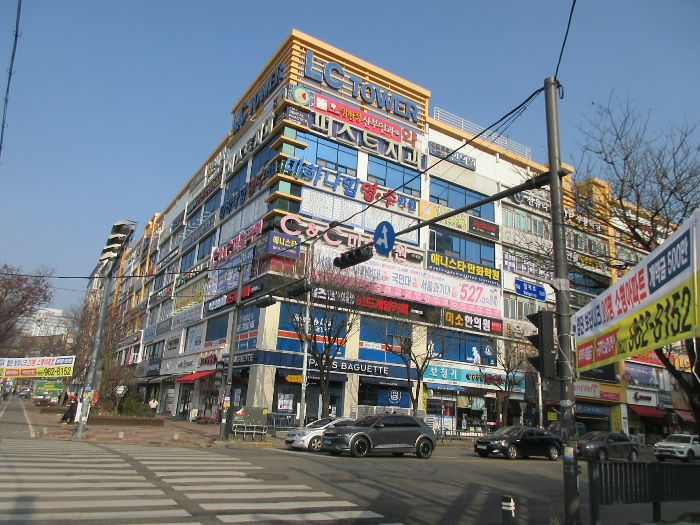 본건