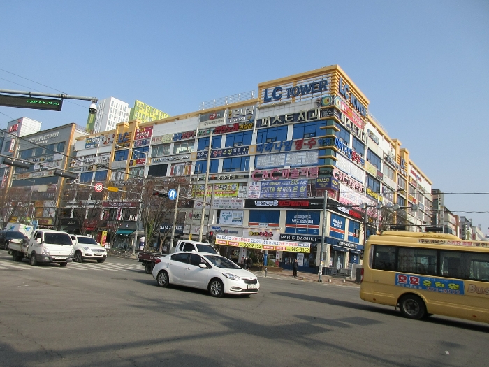 본건