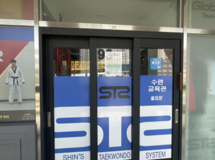 3층 305호 출입구