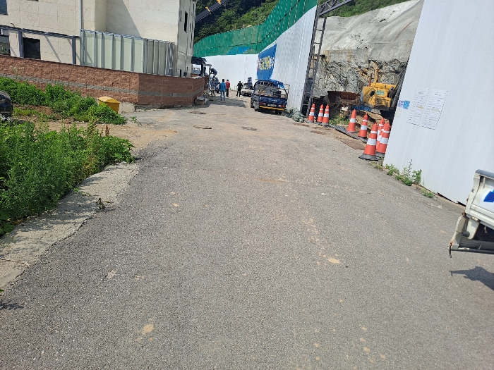 남측 접면 도로