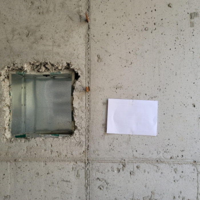 목록6 건물 내부 전경(안내문 부착)