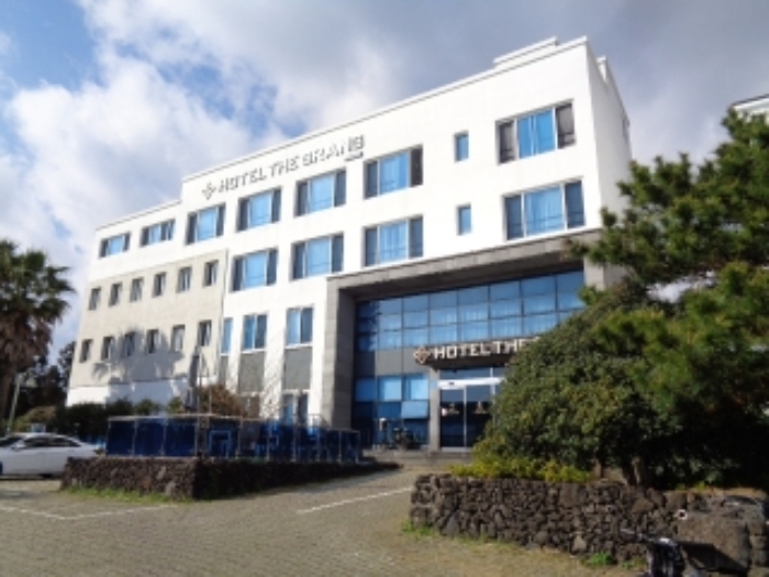 소재지1.(색달동 2534-1) 지상에 소재지2.(색달중앙로 19) 제시건물 전경