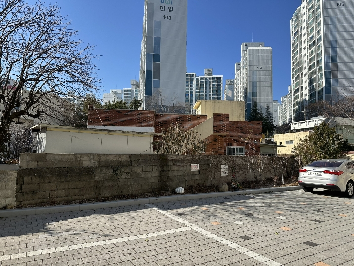 본건 전경(본건 북동측에서 촬영)