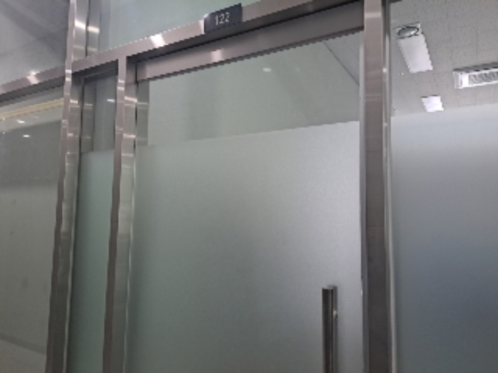 부동산 현관문(뒤)