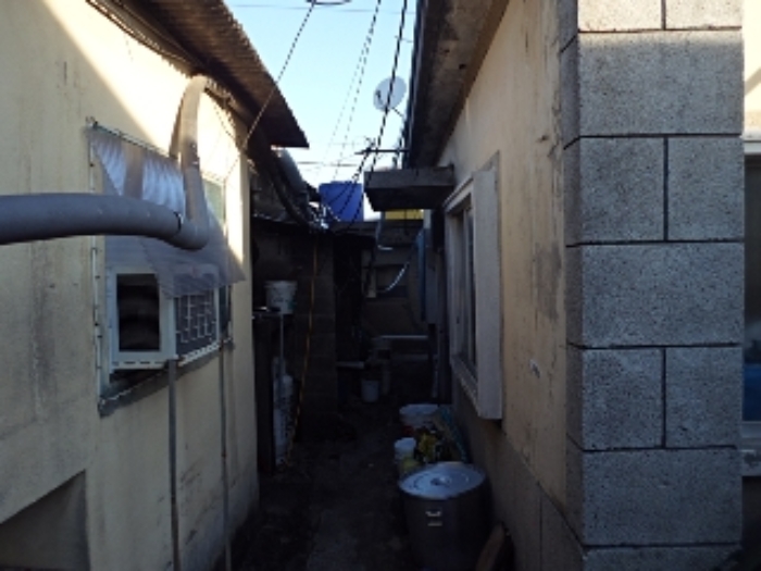 주택 창고 전경