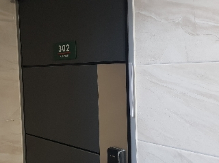 세대현관문(302호)