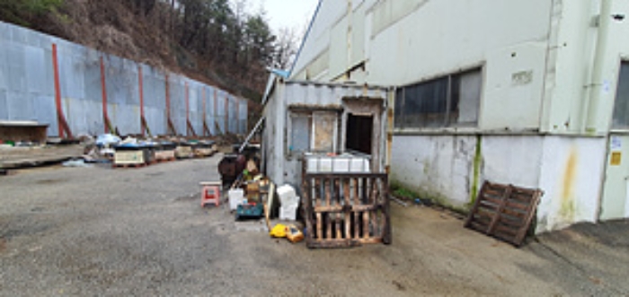 기호 4 토지위 제시외 컨테이너 박스 1동