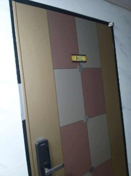B02호 세대 출입문