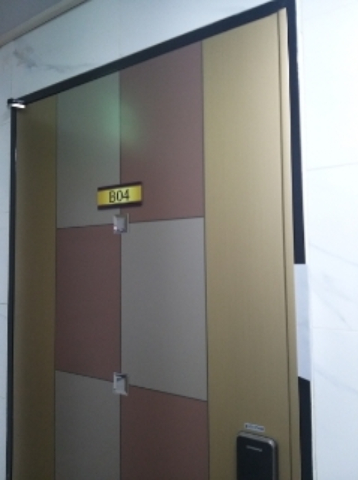 B04호 세대 출입문