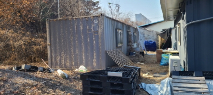 목록2토지 및 목록2토지 상의 제시외 컨테이너