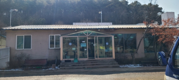 목록2토지 및 목록2토지상의 제시외 가건축물(인부들의 휴게실)