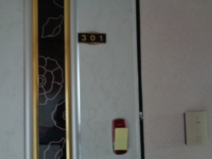 목록2의 다가구주택 301호 출입문 전경