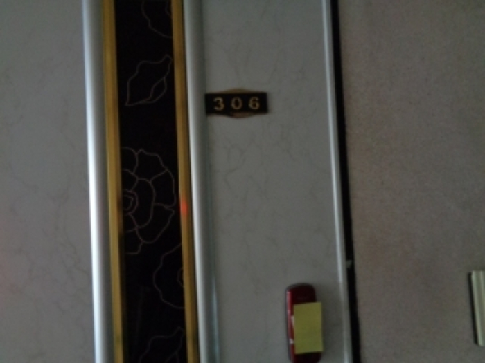 목록2의 다가구주택 306호 출입문 전경