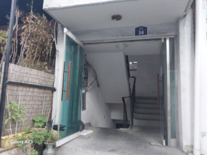 위 목적물의 공동출입구