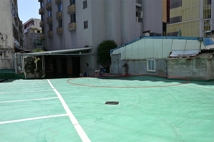 본건 토지 중 주차장 이용 부분 (개략적인 위치 표시임)