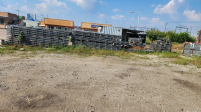 목록8 토지상 적치물(철제파이프 철판모양 건설자재)