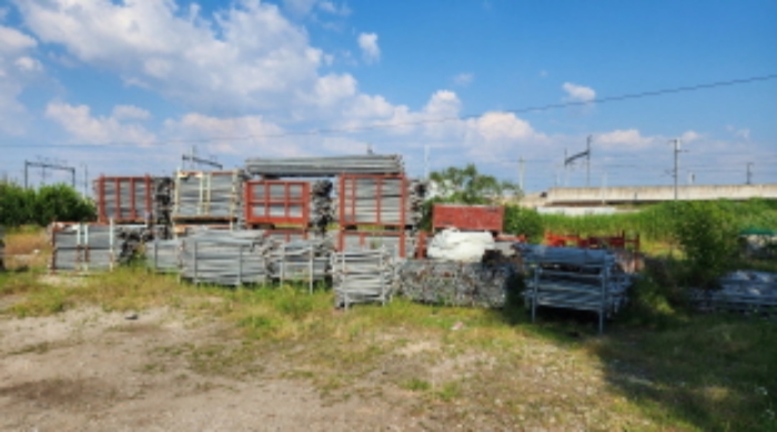 목록8 토지상 적치물(철제파이프 철판모양 건설자재)