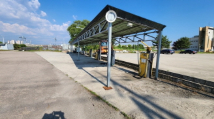 목록8 토지 전경 및 제시 외 구조물,차량청소기