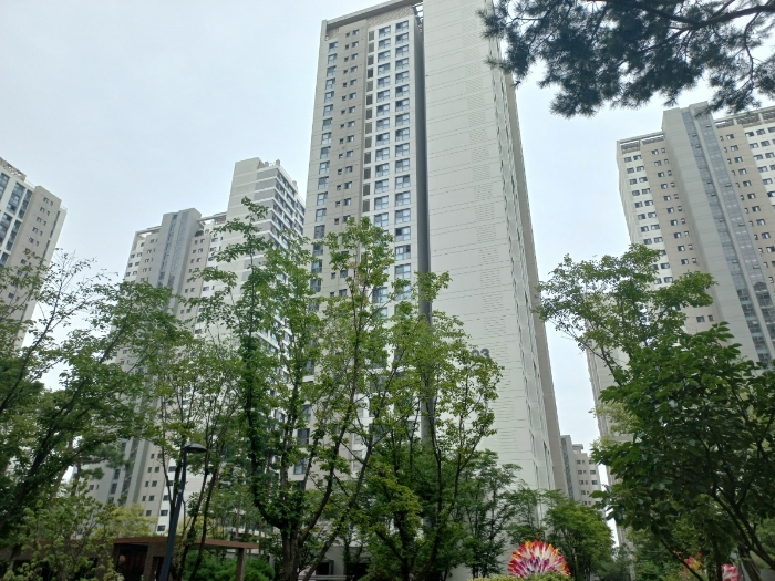 본건 소재 건물(203동) 전경 1