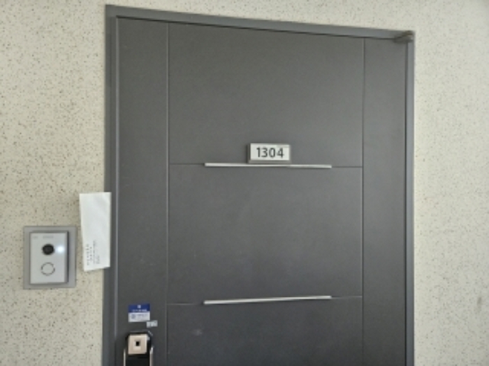 부산광역시 동래구 문화로 33, 201동 13층1304호(명륜동,동래센트럴파크하이츠2차) 세대현관