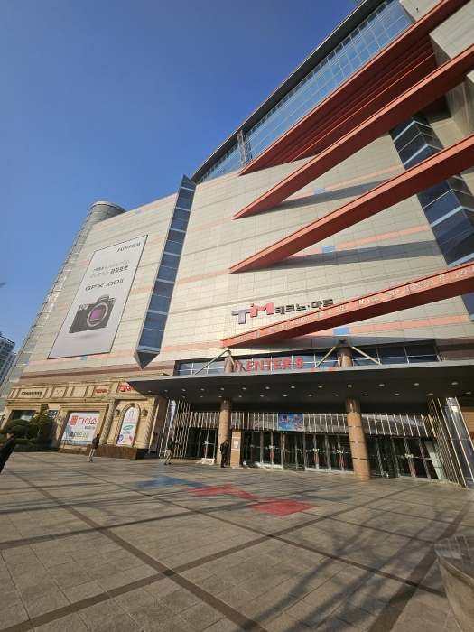 강변테크노마트 1층 출입구