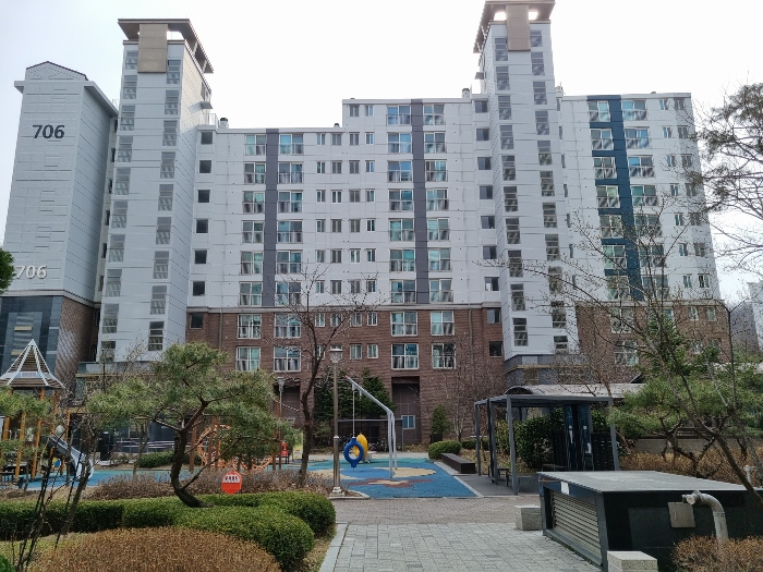 706동 전면