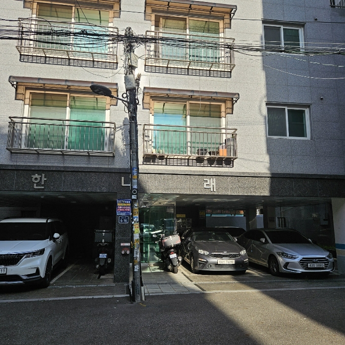 본건 소재 건물 주출입구