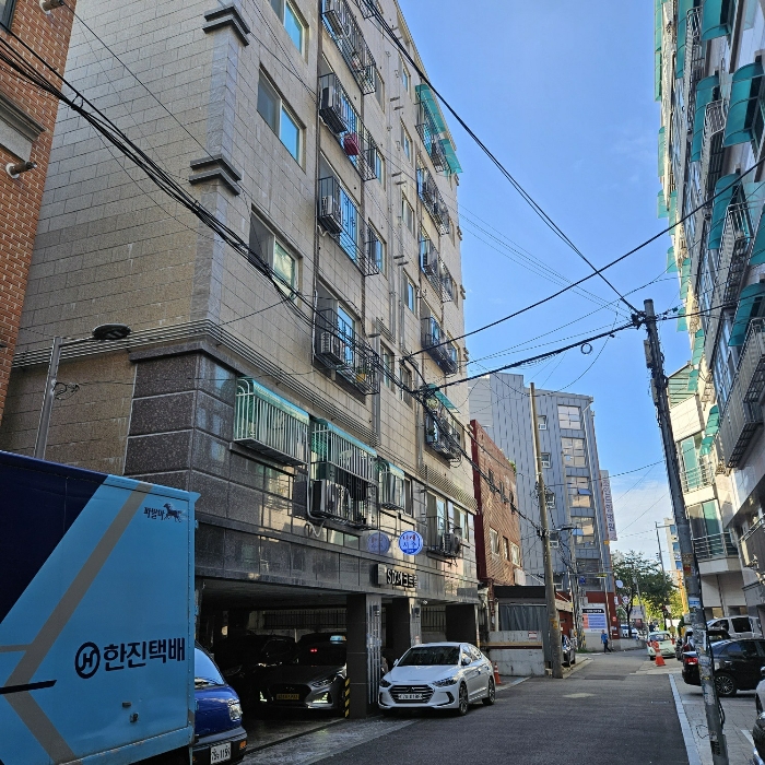 본건 소재 건물 주위 전경