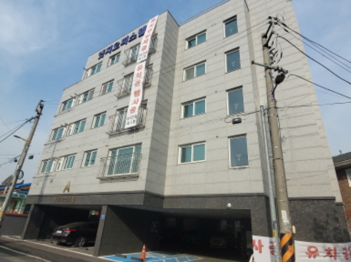 - 본건 건물 전경