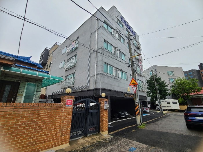 본건 건물 전경