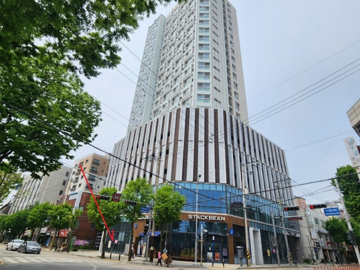 남동측에서 촬영