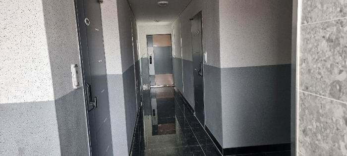 [본건 건물의 내부 복도 전경]